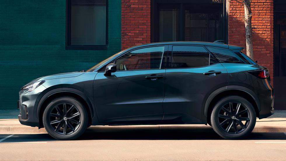 Lexus LBX: Νέα ειδική έκδοση Vibrant για το υβριδικό SUVάκι